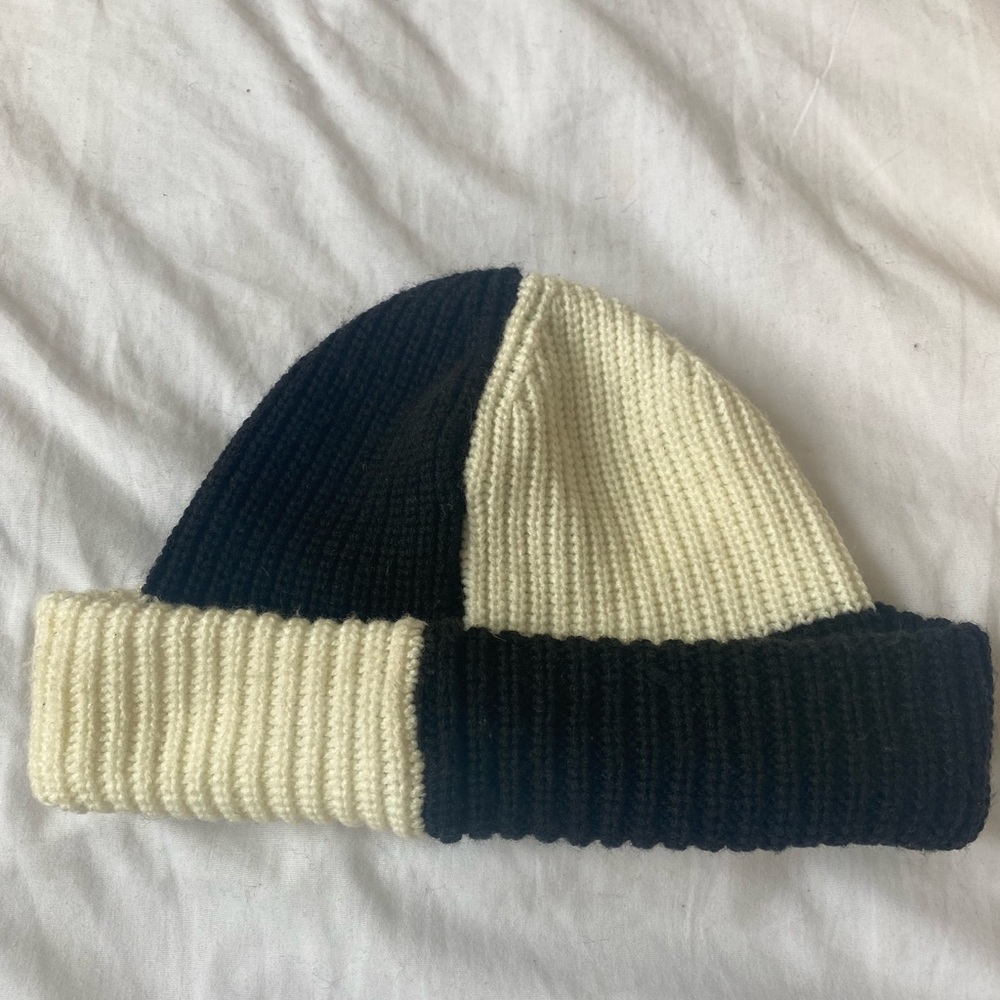 AQUA BRAND NEW ASYMMETRICAL BEANIE